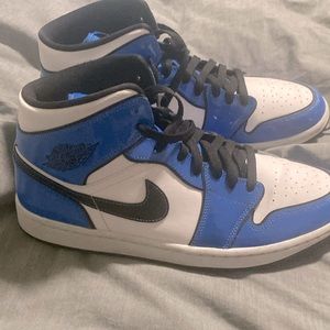 Jordan 1 signal blue mids